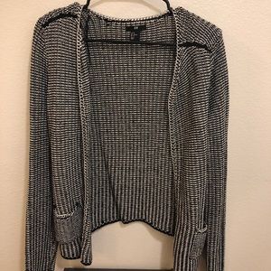 H&M - Black and white sweater with silver chain